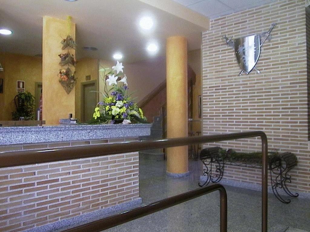 Hostal Toledano Victoria Пинто Екстериор снимка