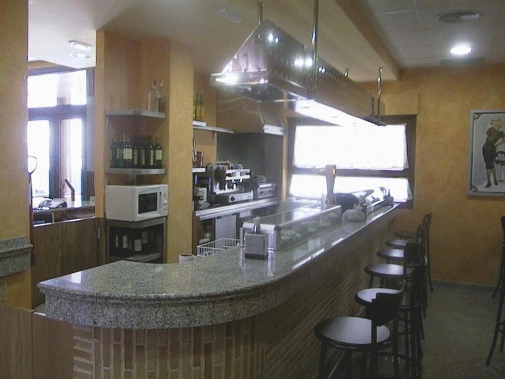 Hostal Toledano Victoria Пинто Екстериор снимка