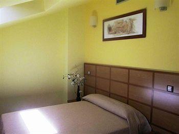 Hostal Toledano Victoria Пинто Екстериор снимка
